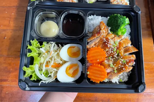 ข้าวกล่องเมนูพิเศษ ไก่เทอริยากิ ไข่ต้ม ส่งโรงเรียน